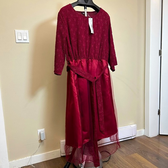 BloomChic Plus Size 3XL Elegant Burgundy Party Dress - Picture 2 of 7